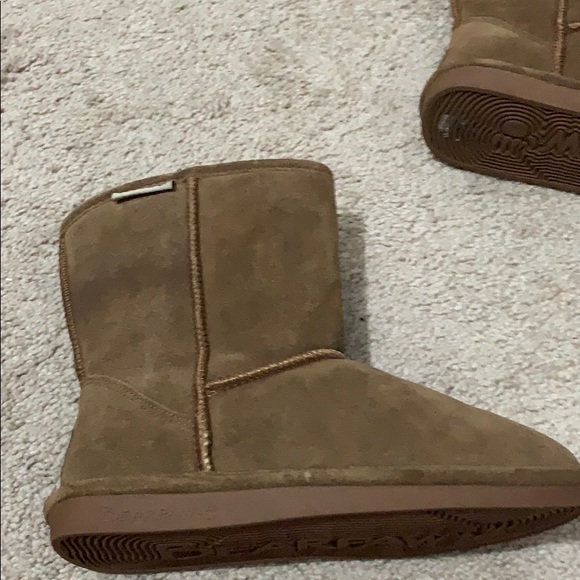 Never worn bear paw boots - Picture 2 of 4